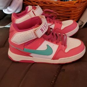 Like New! Nike girls mids with velcro straps! Sz 2